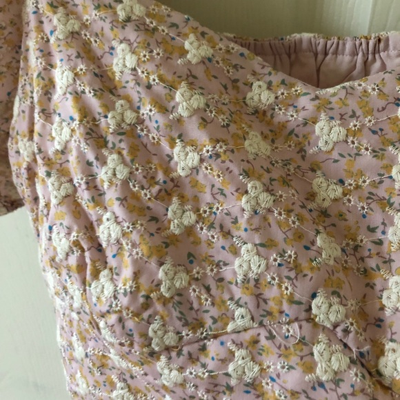 NWOT large embroidered floral crop top - Picture 3 of 6